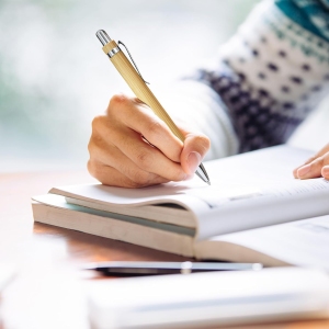 1767568153 stylos retractables en bambou 50 pieces eco responsables