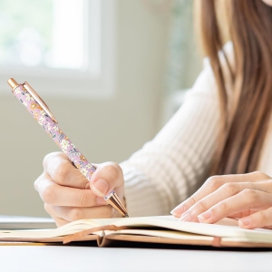 1767607124 stylos a bille brillants metalliques elegants et durables